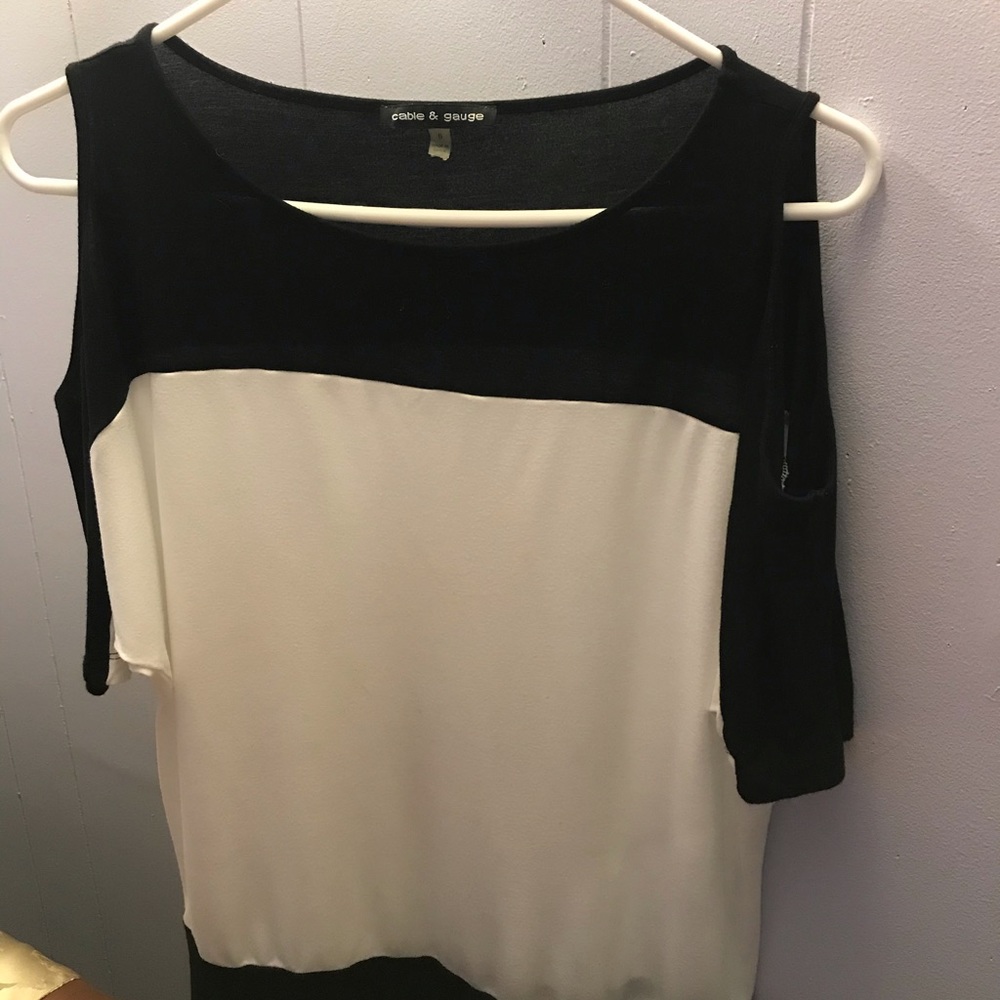 Cable & Gauge cold shoulder top